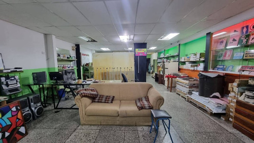 Imagen 10 de 11 de Se Vende Amplio Local Av Andres Eloy Blanco Fatima Pestana 0424-1621777 Cod 138227