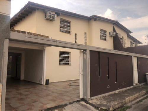 En Venta Townhouse Urb Macro Villa La Morita Turmero/js0214