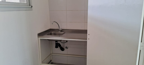 Alquiler De Locales Comerciales Sobre Avenida Moreno - ¡alta Gama Y A Estrenar!