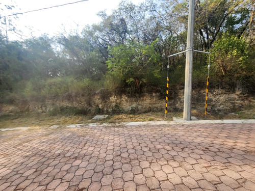Venta Lote Gladiola 30 Muy Cerca Del Acceso Y En Calle Privada Con Vistas Panorámicas, Todos Los Servicios Y Proyecto Incluído En Fracc Rancho San Diego Ixtapan De La Sal Edomex