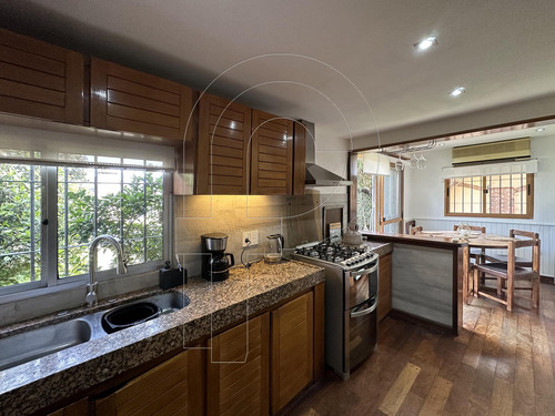 Venta Exclusiva Casa Con Piscina Y Barbacoa En El Prado, Montevideo