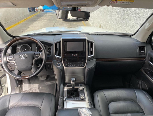 Imagen 5 de 14 de Toyota Land Cruiser 200