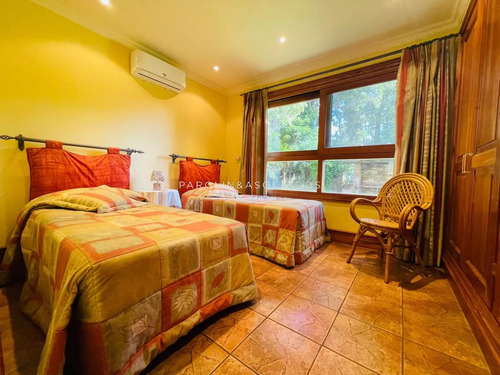 Casa En Venta De 4 Dormitorios En Solanas, Punta Del Este.