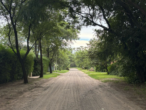 Villa Allende Golf. Casa En Venta De 3 Dormitorios Cochera, Pileta Y Gran Parque
