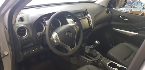 Imagen 7 de 15 de Autos Y Camionetas Renault Alaskan Toyota Hilux Vw Amarok E