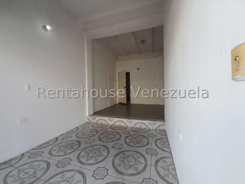 Local Comercial En Alquiler En Barquisimeto Zona Centro Posee 30m2 Con Santamaria Y Todo Lo Basico! Cod 25 6543 Comunicate Soy Gabi Irastorza