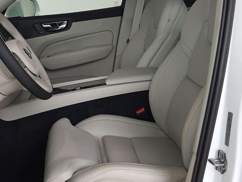 Volvo Xc60 2.0 T8 Hybrid Momentum Awd Geartronic 2020/2021