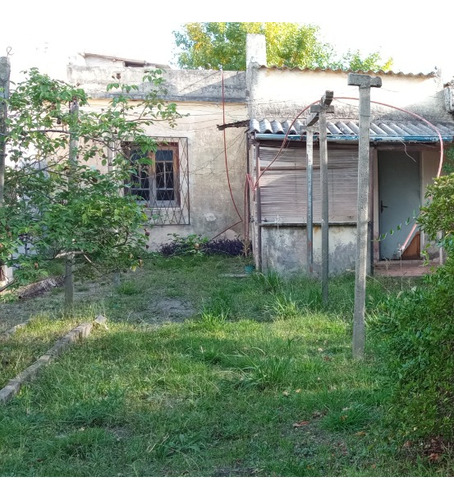 Casa Para Reciclar Con Gran Terreno Y Mucho Potencial En El Centro De Carmelo