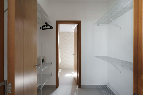 Apartamento En Alquiler En Evaristo Morales, Santo Domingo, 61m2, 1 Hab. 1 Parqueo, Excelente Ubicacion, Seguridad, Zona Tranquila Y Con Todas Las Comodidades Que Ofrece, Un Paraíso Para Vivir.