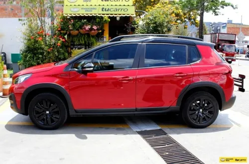 2008 Style Color Rojo Rubí Bitono, Excelente Estado