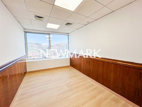 Gran Oficina Remodelada En Espectacular Barrio Financiero