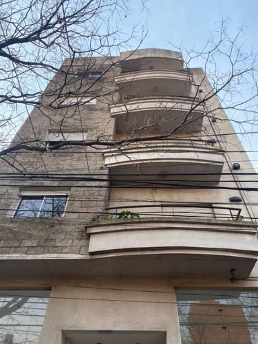 Imagen 1 de 12 de Departamento Con Balcon Al Frente - Moron Centro