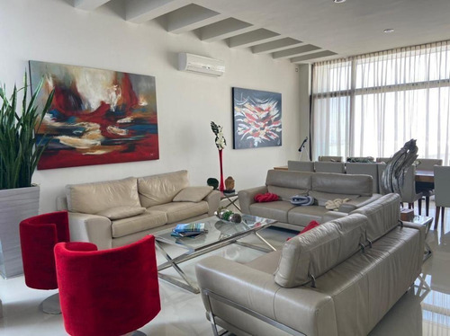 Casa Con Amplia Terraza Residencial Dinastia/san Jerónimo Con En Venta