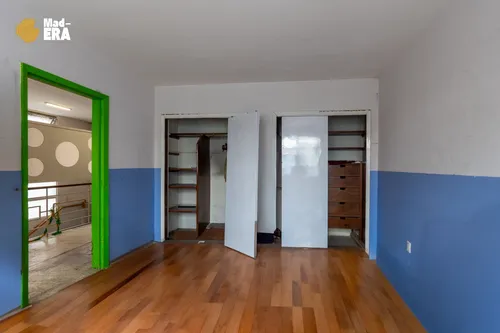 Casa De 4 Recamaras Con Uso De Suelo Comercial Y Jardín Junto Al Centro Médico La Raza