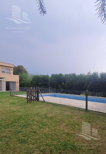 Casa En Venta San Isidro Labrador - 5 Ambientes Con Dependencia De Servicio