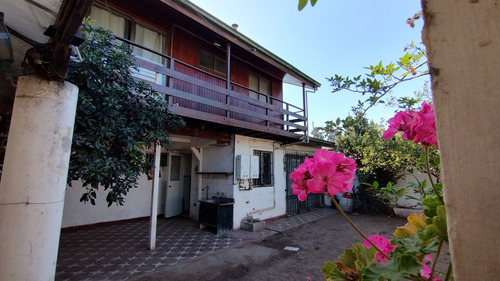 Confortable Casa Con Amplio Patio, 6d, 3b, 6e