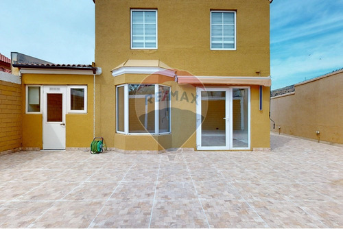 Entrega Inmediata | Casa Con Gran Patio Remodelada