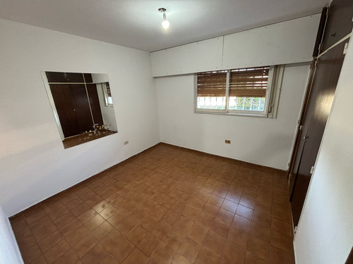 Casa De 3 Dormitorios En Alquiler En Urca - Terreno Doble