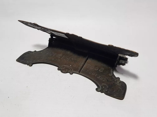 Imagen 3 de 8 de Antiguo Broche Porta Menú Para Mesa De Bar Bronce Mag 59254