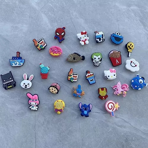 100 Pins Botons Para Crocs Aleatório (saldão) Kit Com Marvel