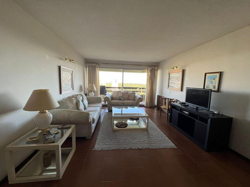 Venta - Apartamento 2 Dorm + Servicio Bora Bora Punta Del Este