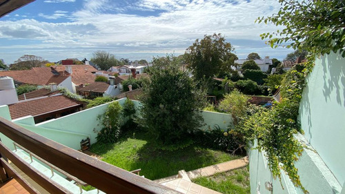 Casa En Venta - 4 Dormitorios 3 Baños - Cocheras - 234mts2 - Mar Del Plata