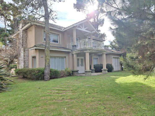 Casa Terrazas Al Golf . Pinamar . Oportunidad .