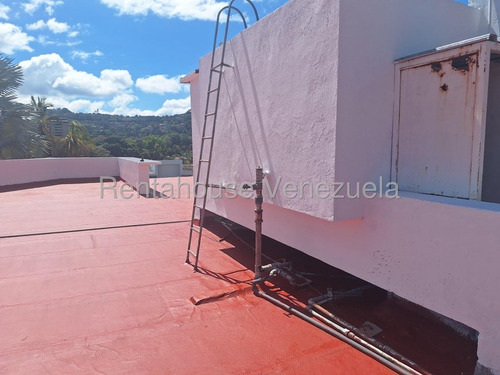 Amplia Casa En Venta Ubicada En Prados Del Este 24-24046