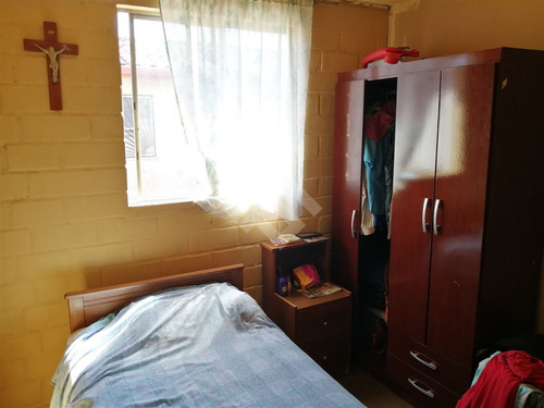 Casa En Venta De 2 Dorm. En Peñaflor Con Patio, Subsidio
