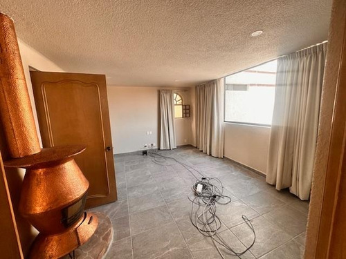 Lomas De Chapultepec, Penthouse De 750m2 En Dos Niveles, Muy Iluminado, 4 Amplias Recamaras Con Vestidor, Sala De T.v., Estudio, Terraza, 3 Lugares De Estacionamiento, Cuartos De Servicio. El E