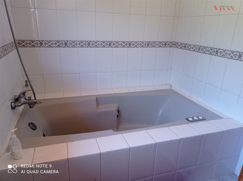 Casa En Venta De 6 Dorm. En Olmué