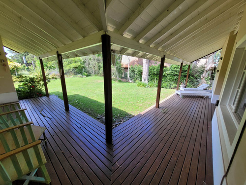 Imagen 8 de 21 de Casa En Alquiler- Zona Golf- 4 Ambientes + Dependencia-garage-2023