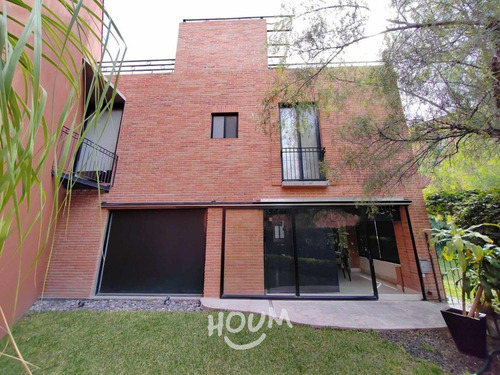 Casa En Jacarandas, Querétaro Con 3 Recámaras, 392 M², Id: 155560