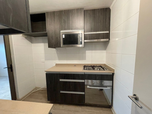 Moderna Casa Mediterranea En Condominio Seguro
