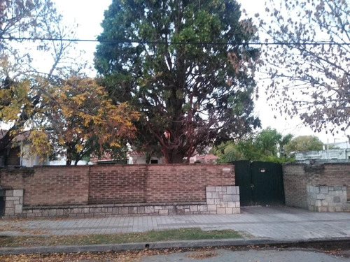 Hermoso Chalet En Venta (735m2) A 8min. Del Centro