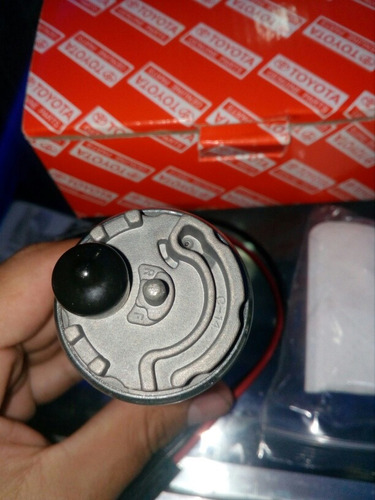Pila Bomba Gasolina Toyota Tacoma Camry Fortuner Con Gancho