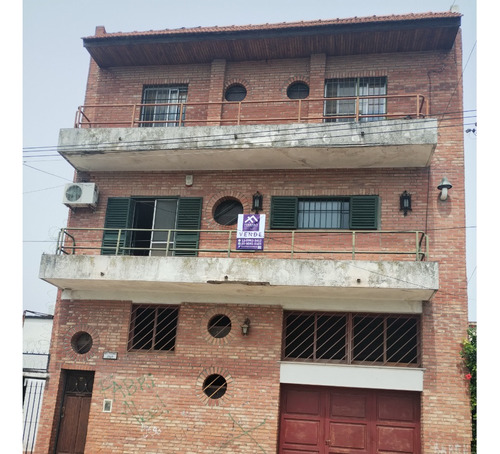 Comoda Vivienda De 5 Ambientes Muy Luminosa.