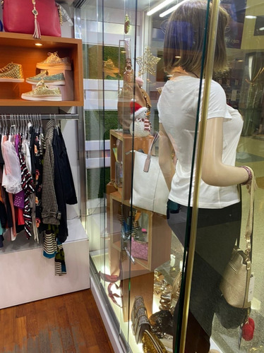 Imagen 4 de 11 de Venta Fondo De Comercio Ropa Calzado Y Accesorios De Dama