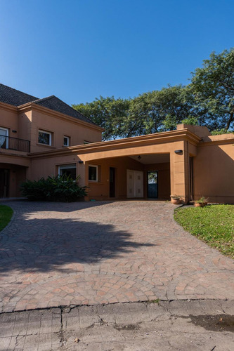 Casa De 4 Dormitorios En Venta En Yerba Buena - Los Olivos