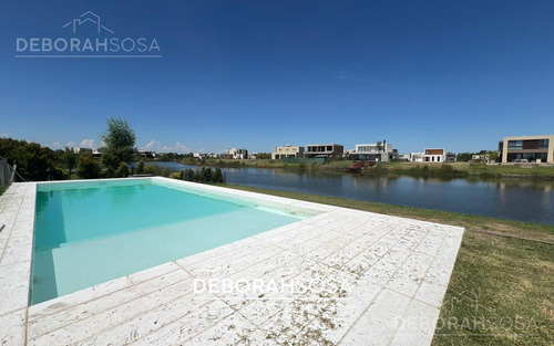 Casa En Venta Cuatro Dormitorios Seis Ambiente A La Laguna Pileta El Naudir Escobar