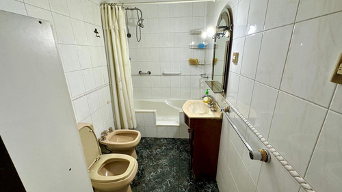 Casa 4 Amb En Venta En Bernal Oeste Patio Terraza