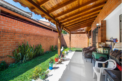 Venta De Hermosa Casa En Sector Cinco Soles 