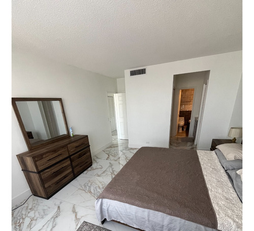 Hermoso Departamento De Un Dormitorio Sobre La Playa