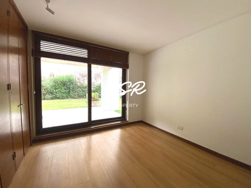 Excelente Depto De 3 D Mas Servicio Con Jardín Privado.