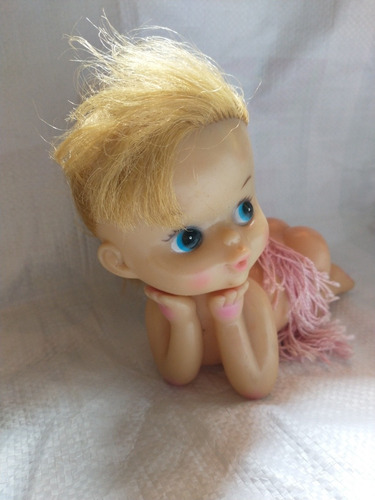 Muñeca Goma Suave Con Falda Hilo (Usado)