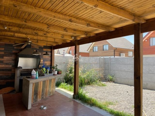 Casa En Venta De 3 Dorm. En Zapallar Curicó