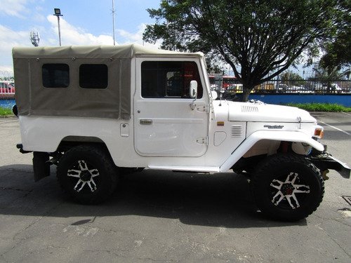 Imagen 4 de 15 de Toyota Land Cruiser 4.2 Fj43 Dos F