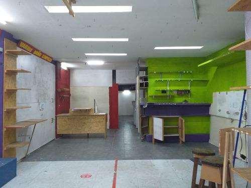 Local En Yi Y 18 De Julio, 100 M2