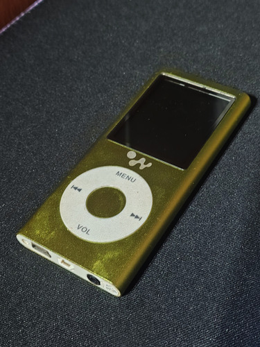 Reproductor Mp4 / Mp3 Genérico + Funda Y Cargador Verde (Usado)
