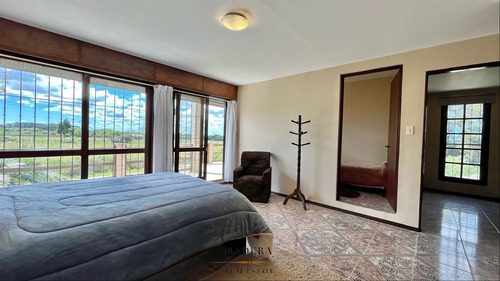 Venta Casa 4 Dormitorios, 2 Baños, Terreno 4600 M2 Chuy